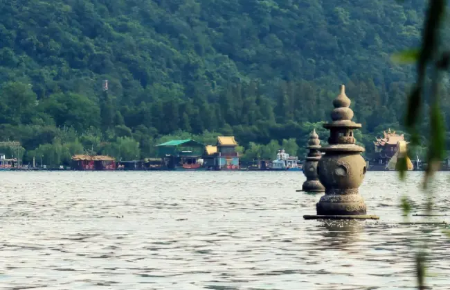 Thre-pools-mirroring-the-moon - China Xian Tour: Private & Tailor-Made China Tours Hangzhou West Lake - Three Pools Mirroring the Moon