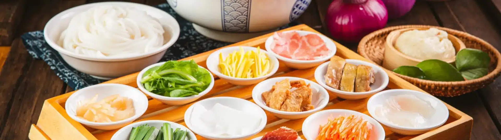 yunnan-food-crossing-the-bridge-rice-noodles