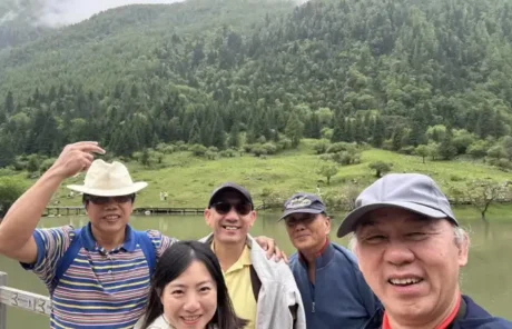 Siguniang Mountain with travelers - China Xian Tour: Private & Tailor-Made China Tours Siguniang Mountain with travelers