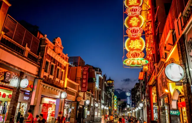 guangzhou-shangxiajiu-pedestrian-street - China Xian Tour: Private & Tailor-Made China Tours guangzhou-shangxiajiu-pedestrian-street