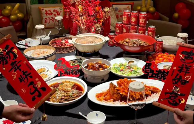 the-dinner-on-chinese-new-year-eve | China Xian Tour: Private & Tailor-Made China Tours Family Reunion Dinners