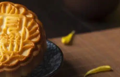 Top 15+ Chinese Mid-Autumn Festival Traditions & Activities: Eating Mooncake and More