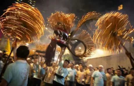 Hong Kong Fire Dragon Dance - China Xian Tour: Private & Tailor-Made China Tours Hong Kong Fire Dragon Dance Mid-Autumn Festival