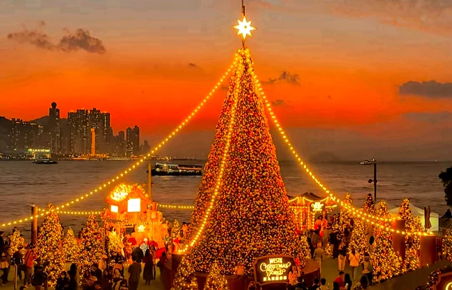 hong kong christmas tree | China Xian Tour: Private & Tailor-Made China Tours Christmas tree in Hong Kong