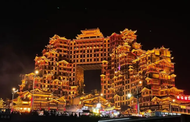 main-building | China Xian Tour: Private & Tailor-Made China Tours Tiangong Qilou (Main Building) in 72 Strange Buildings