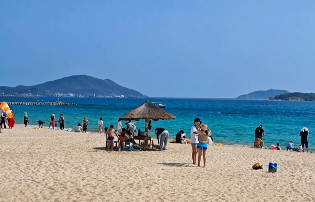 yalong-bay | China Xian Tour: Private & Tailor-Made China Tours Yalong Bay Sanya December beach view