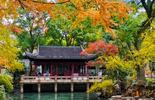 yuyuan garden in autumn | China Xian Tour: Private & Tailor-Made China Tours Shanghai Yuyuan Garden in autumn
