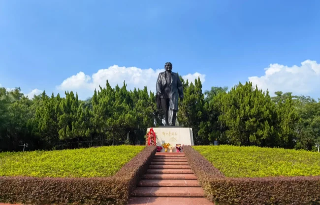 lianhua-park | China Xian Tour: Private & Tailor-Made China Tours Shenzhen Lianhuashan Park