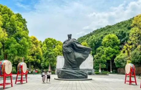 Zhuge Liang Sculpture Baidi City - China Xian Tour: Private & Tailor-Made China Tours Zhuge Liang Sculpture Baidi City