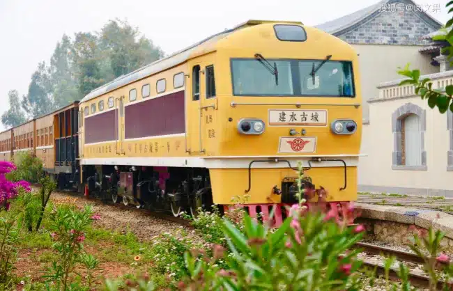 Jianshui Sightseeing Train