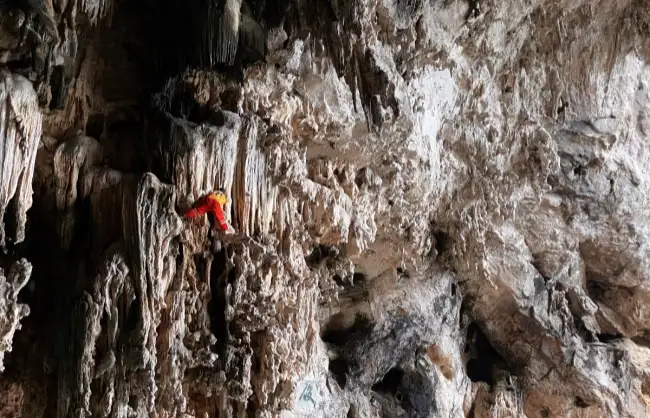Jianshui Swallow Cave