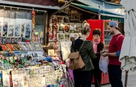 Bargaining when buying souvenirs - China Xian Tour: Private & Tailor-Made China Tours Bargaining for Souvenirs