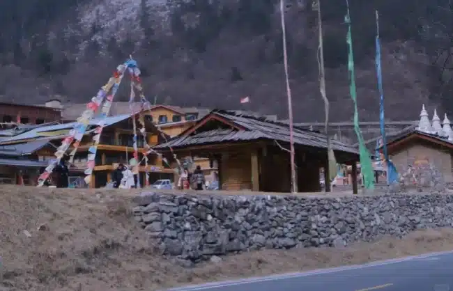 Hiking in Jiuzhaigou to experience Tibetan culture - China Xian Tour: Private & Tailor-Made China Tours Hiking in Jiuzhaigou to experience Tibetan culture