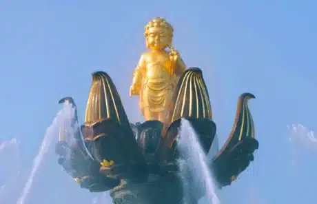 72-meter-tall golden buddhist - China Xian Tour: Private & Tailor-Made China Tours 7.2-meter-tall golden Buddhist statue