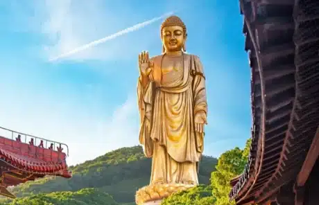 88-meter-tall bronze buddha statue of sakyamuni - China Xian Tour: Private & Tailor-Made China Tours 88-meter-tall bronze Buddha statue of Sakyamuni