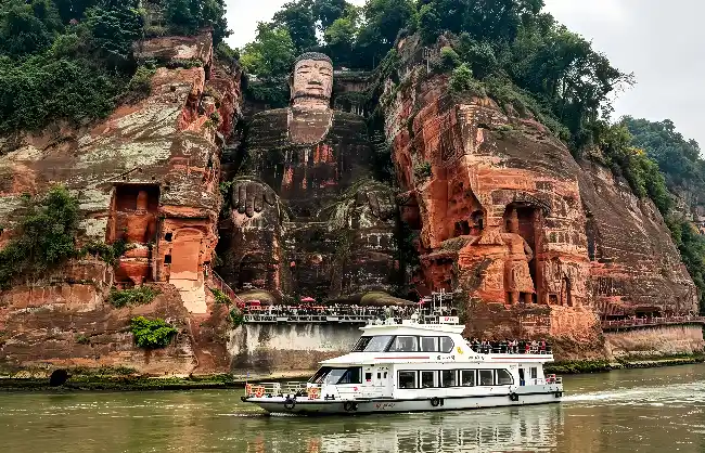Take a Sightseeing Boat to admire the Leshan Giant Buddha