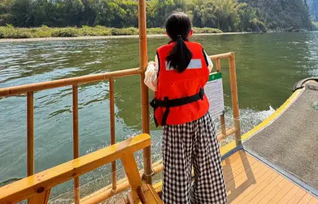 put on the life jacket - China Xian Tour: Private & Tailor-Made China Tours Put on the life jacket