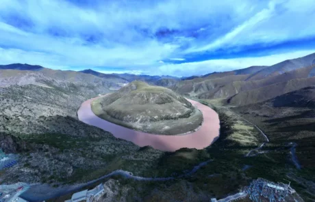 The First Bend of the Yangtze River