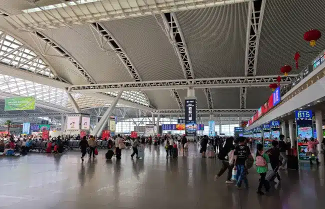 Waiting Hall of Guangzhou South Railway Station - China Xian Tour: Private & Tailor-Made China Tours Waiting Hall of Guangzhou South Railway Station