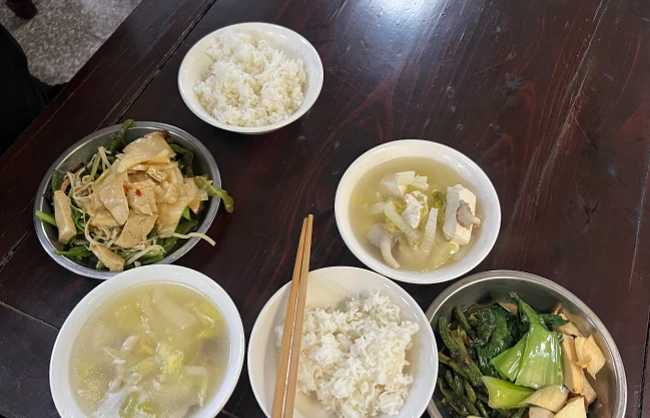grab-a-simple-vegetarian-meal-at-a-temple-putuoshan | China Xian Tour: Private & Tailor-Made China Tours grab-a-simple-vegetarian-meal-at-a-temple-putuoshan
