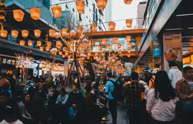 dongmen-pedestrian-street | China Xian Tour: Private & Tailor-Made China Tours Dongmen Pedestrian Street