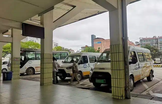 golden-peacock-bus-jingmai - China Xian Tour: Private & Tailor-Made China Tours golden peacock bus jingmai