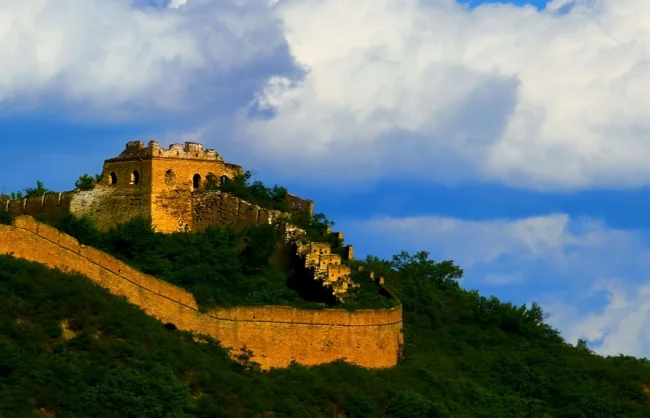gubeikou great wall | China Xian Tour: Private & Tailor-Made China Tours Ancient watchtower under blue sky with white clouds in Gubeikou Great Wall, Beijing