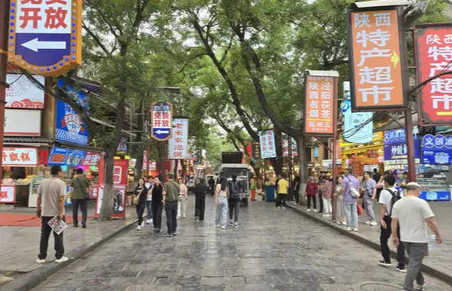 muslim street | China Xian Tour: Private & Tailor-Made China Tours Main Street in Muslim Quarter in Xian