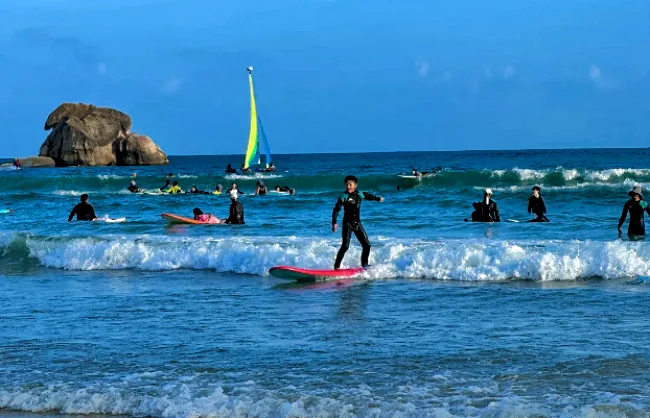 riyue-bay | China Xian Tour: Private & Tailor-Made China Tours Surfing at Sanya Riyue Bay