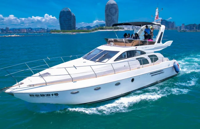 sailing-in-sanya-bay | China Xian Tour: Private & Tailor-Made China Tours Sailing in Sanya Bay