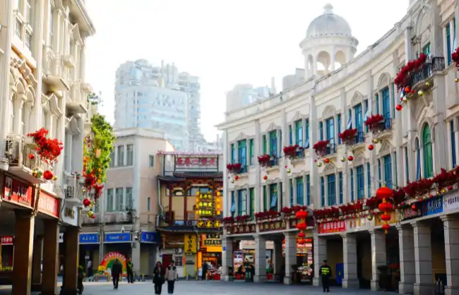 zhongshan-road-pedestrian-street | China Xian Tour: Private & Tailor-Made China Tours Zhongshan Road Pedestrian Street