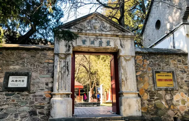 shuangqing-villa | China Xian Tour: Private & Tailor-Made China Tours Historic Shuangqing Villa in scenic Xiangshan Park Beijing