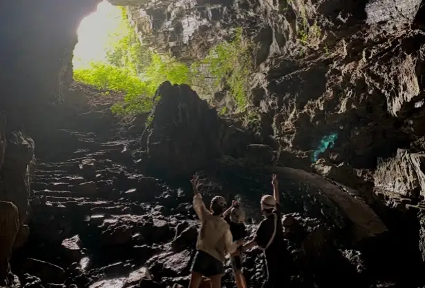 yangshuo-moon-water-cave | China Xian Tour: Private & Tailor-Made China Tours Explore Moon Water Cave