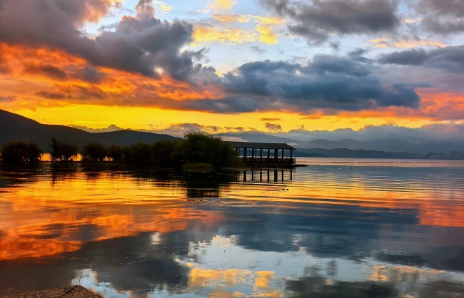 yunnan-october-erhai-lake-sunrise | China Xian Tour: Private & Tailor-Made China Tours yunnan-october-erhai-lake-sunrise