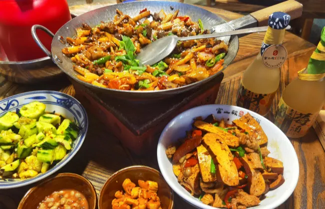 zhangjiajie-food-sanxiaguo | China Xian Tour: Private & Tailor-Made China Tours Zhangjiajie Food Tujia Three-Pot Stew