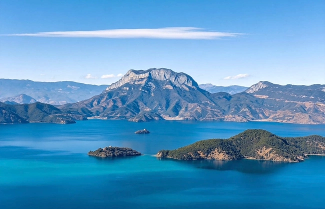 lugu-lake-hiking | China Xian Tour: Private & Tailor-Made China Tours lugu-lake-hiking