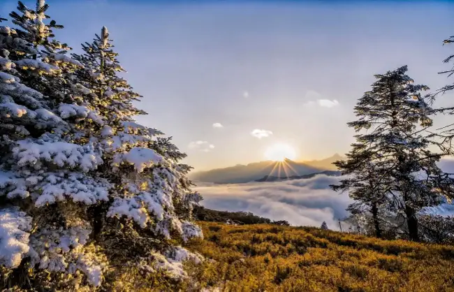 sunrise-at-riyuping | China Xian Tour: Private & Tailor-Made China Tours Sunrise at Riyueping on Xiling Snow Mountain