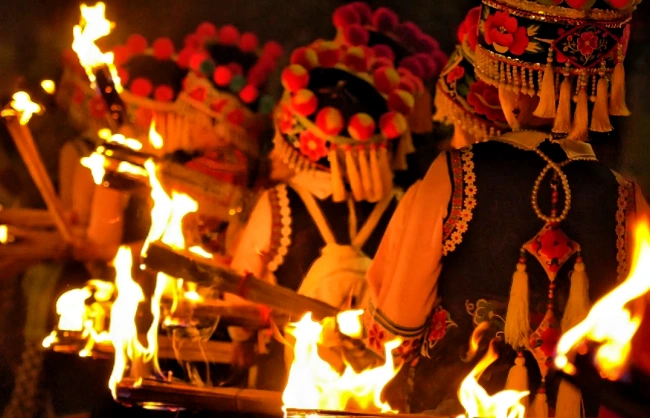 torch-festival-yunnan-ethnic-group | China Xian Tour: Private & Tailor-Made China Tours torch-festival-yunnan-ethnic-group