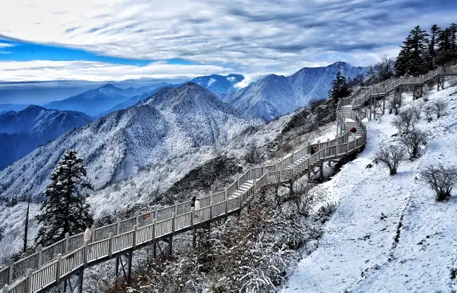 xiling-snow-mountain-summit-winter-snow-scenery | China Xian Tour: Private & Tailor-Made China Tours Xiling Snow Mountain summit winter snow scenery