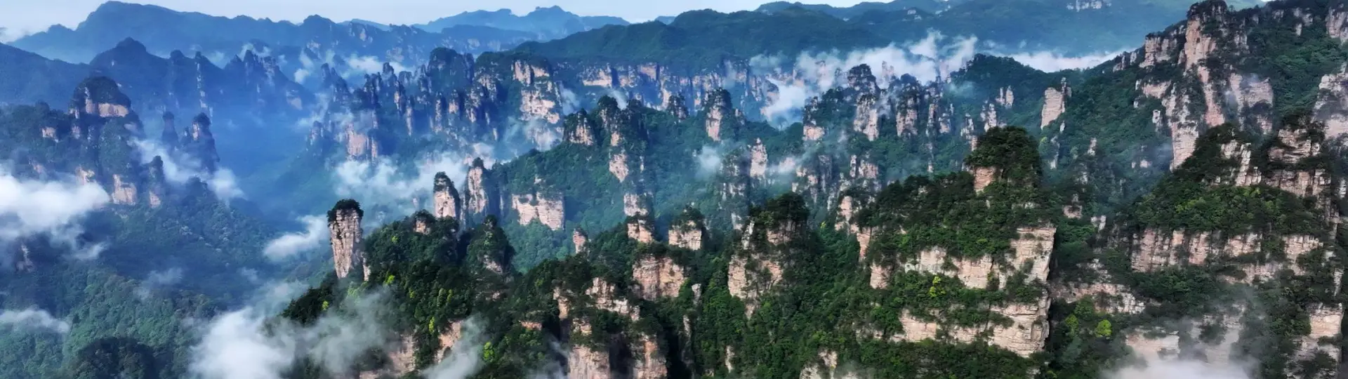 zhangjiajie peaks clouds