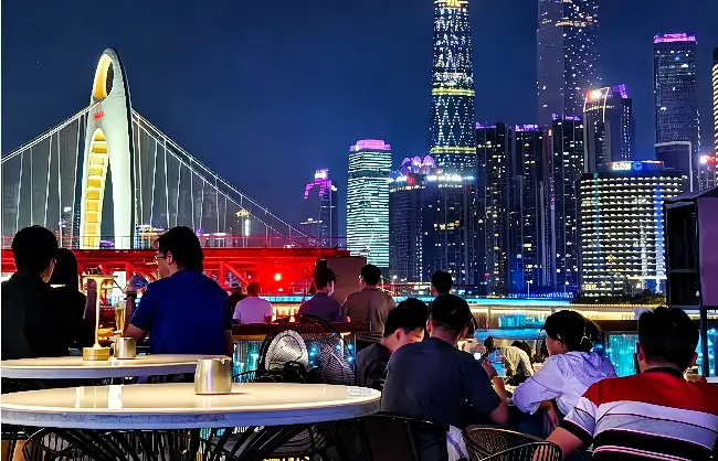 a-restaurant-around-party-pier | China Xian Tour: Private & Tailor-Made China Tours A Restaurant around Party Pier