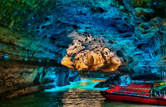 huanglong-cave | China Xian Tour: Private & Tailor-Made China Tours Visit Huanglong Cave to Escape the Harsh Winter Cold