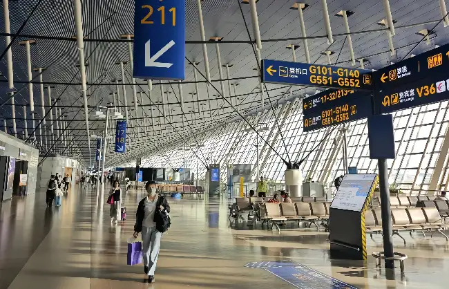 signs-at-shanghai-pudong-international-airport | China Xian Tour: Private & Tailor-Made China Tours Signs at Shanghai Pudong International Airport