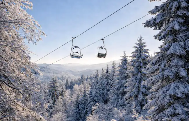 tianmen-mountain-cable-car-in-winter | China Xian Tour: Private & Tailor-Made China Tours Tianmen Mountain cable cars in winter