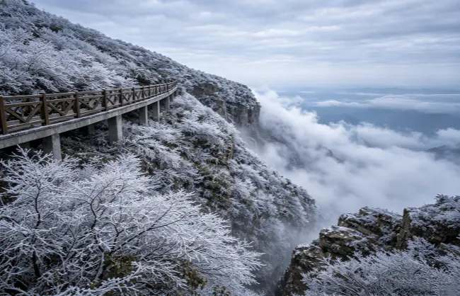 tianmen-mountain-in-winter | China Xian Tour: Private & Tailor-Made China Tours Tianmen Mountain winter snow scenery Zhangjiajie