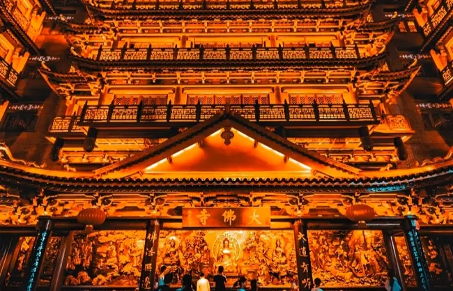 visit-dafo-temple-at-night | China Xian Tour: Private & Tailor-Made China Tours visit-dafo-temple-at-night
