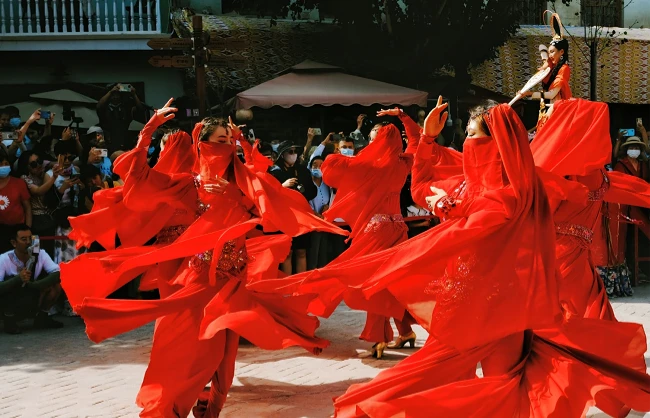xinjiang-traditional-festival | China Xian Tour: Private & Tailor-Made China Tours xinjiang-traditional-festival