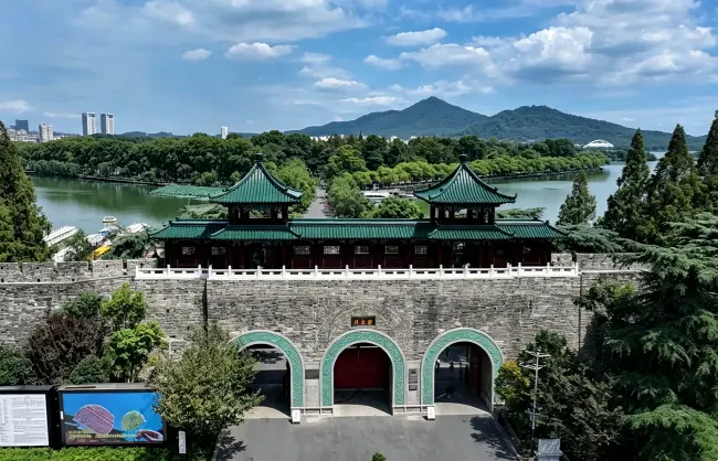nanjing-city-wall | China Xian Tour: Private & Tailor-Made China Tours Nanjing City Wall historic landmark