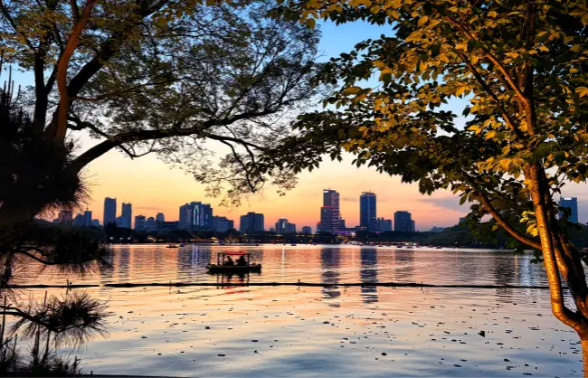 xuanwu-lake | China Xian Tour: Private & Tailor-Made China Tours Xuanwu Lake at sunset
