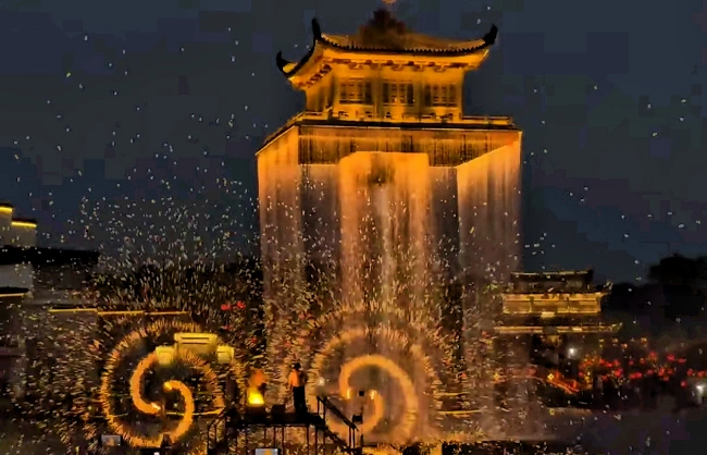 Witness the dazzling sparks of Da Tiehua molten iron fireworks at Wunvzhou